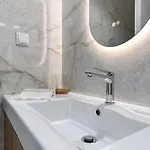 On - Premium - Free Parking & Pet Friendly Apartment